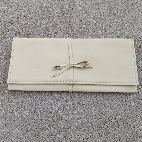 2 clutches w/magnetic closures - Picture 6 of 7